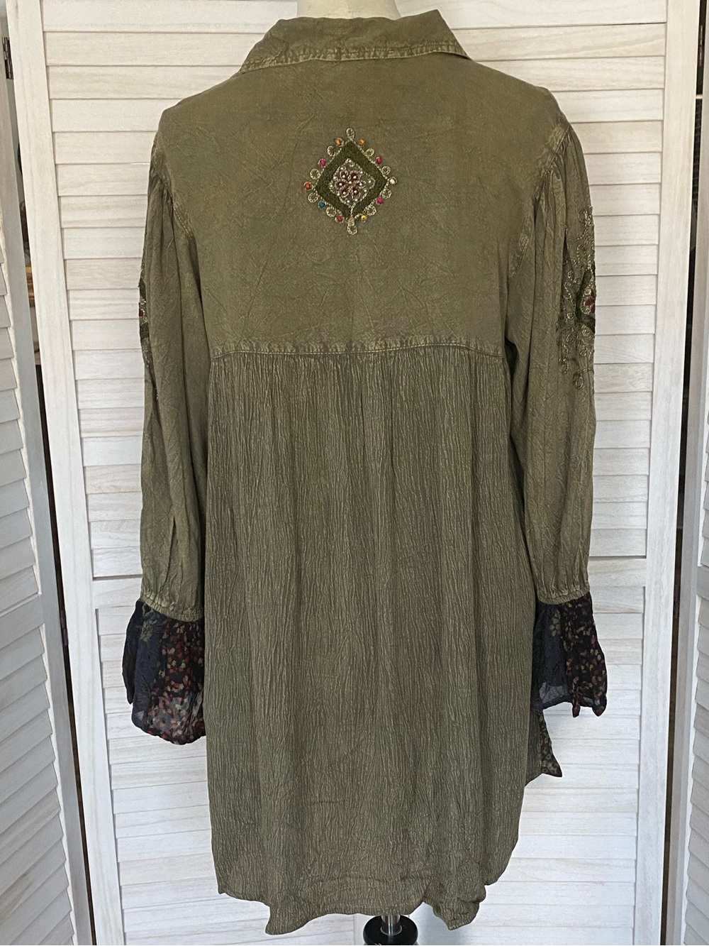 Young Threads Boho Olive Green Mixed Patterns Embellished Embroidered Top XL NWT - Picture 7 of 16